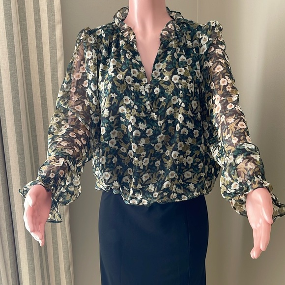 MELLODAY Tops - Print blouse by Melloday in size large